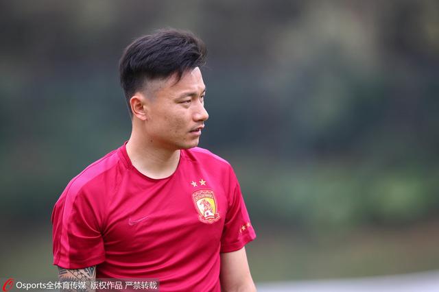 苏守德压低声音，谨慎不已的询问道：爸，您该不会是真要对大嫂下手吧？。